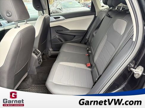 Certified 2025 Volkswagen Taos SE image 24