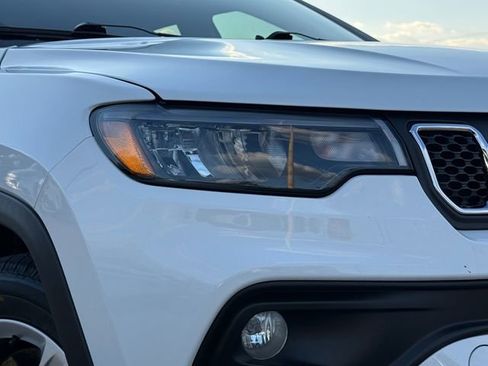 Used 2024 Jeep Compass Latitude image 3