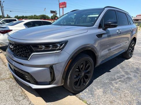 Used 2023 Kia Sorento SX AWD/4WD image 3