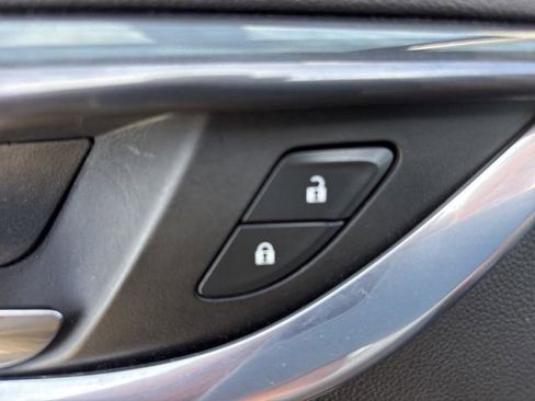 Used 2024 Buick Enclave Premium image 25