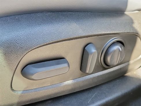 Used 2022 Buick Enclave Essence image 23