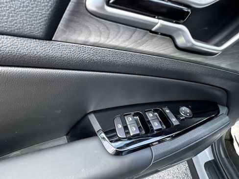 Used 2025 Kia Sportage X-Line w/ Premium Package image 13