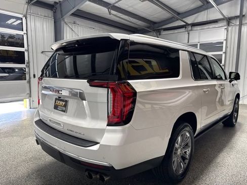 Used 2022 GMC Yukon XL Denali AWD/4WD image 25