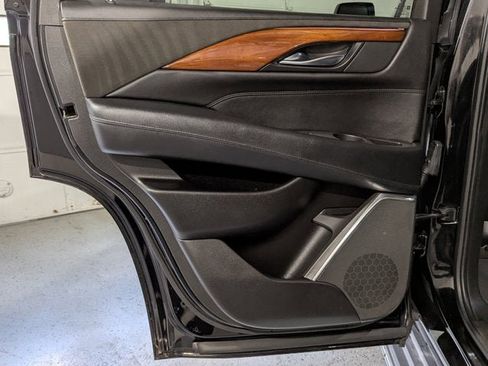 Used 2016 Cadillac Escalade Luxury image 19