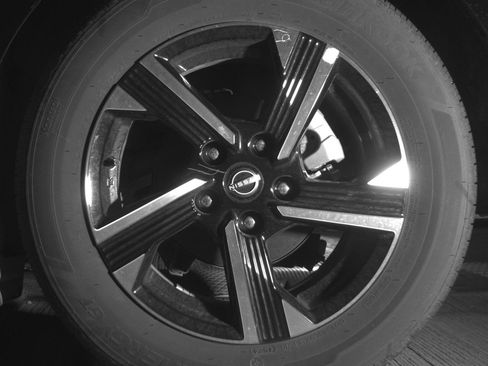 Used 2025 Nissan Sentra SV FWD image 14