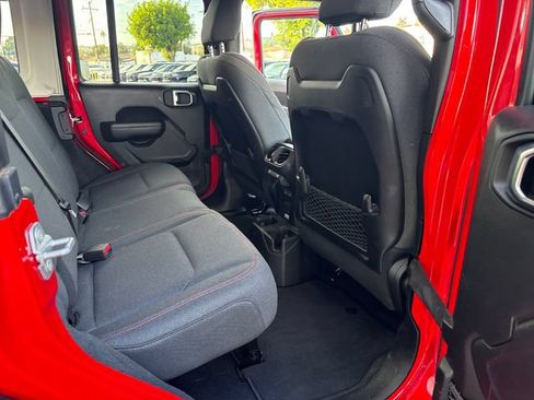 Used 2025 Jeep Wrangler Unlimited Rubicon w/ Convenience Group AWD/4WD image 33