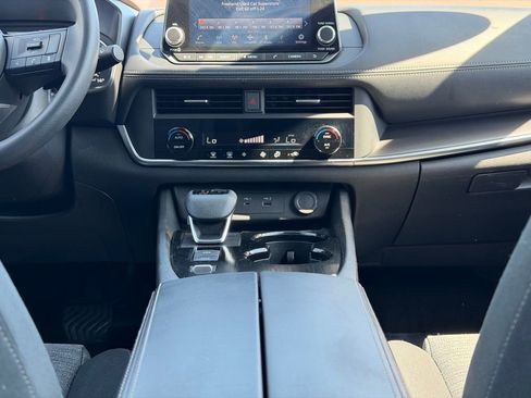 Used 2023 Nissan Rogue SV image 32