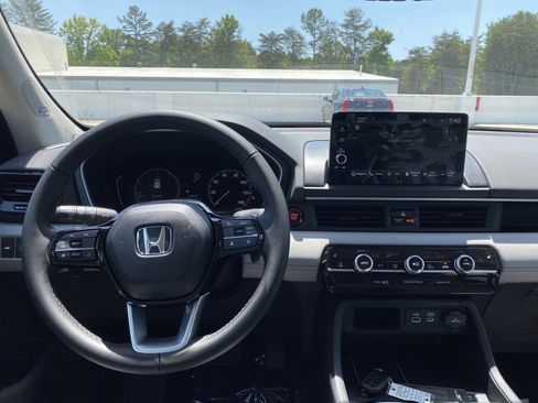 Used 2023 Honda Pilot Touring image 20