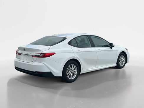 Used 2025 Toyota Camry LE image 5