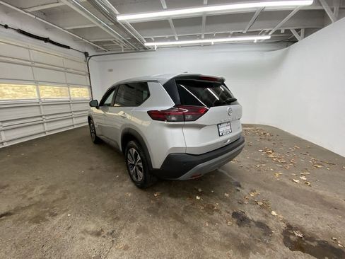 Used 2023 Nissan Rogue SV image 4