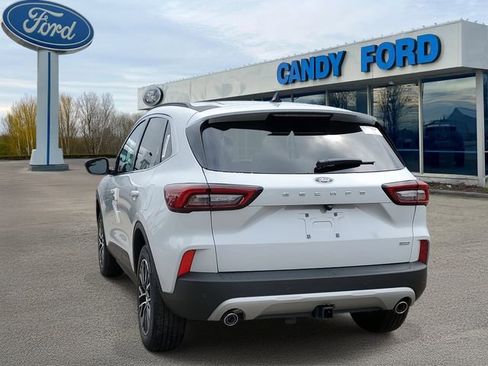 Used 2025 Ford Escape SE w/ Class II Trailer Tow Package image 3