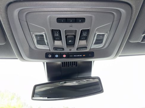 Used 2023 GMC Sierra 1500 SLT w/ SLT Premium Plus Package AWD/4WD image 15