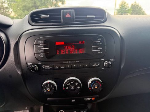Used 2016 Kia Soul FWD image 17