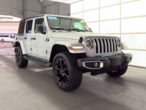 Used 2023 Jeep Wrangler Unlimited Sahara w/ Cold Weather Group AWD/4WD image 2
