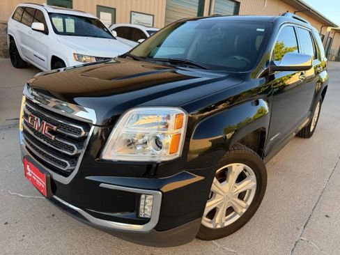 Used 2017 GMC Terrain SLT image 2