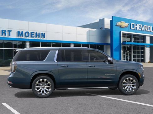 New 2026 Chevrolet Suburban Premier w/ Sun And Tow Package AWD/4WD image 5