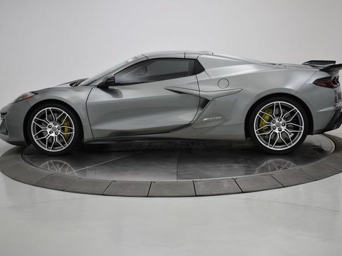 Used 2024 Chevrolet Corvette Z06 RWD image 28