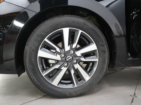 Used 2025 Nissan Versa SV FWD image 26
