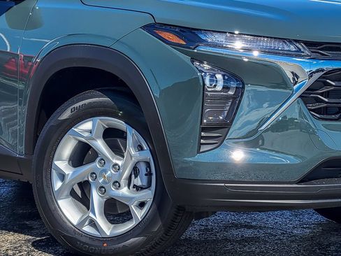 New 2026 Chevrolet Trax LS w/ LS Convenience Package FWD image 3