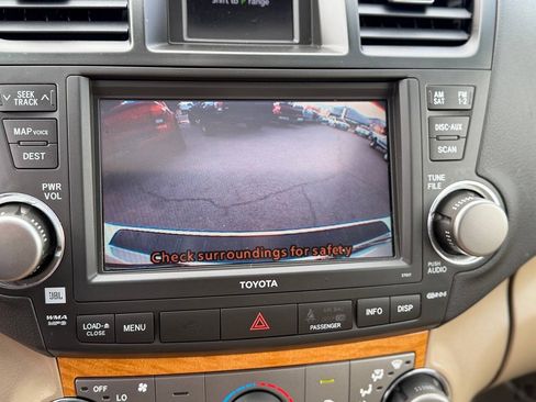 Used 2010 Toyota Highlander Limited AWD/4WD image 23