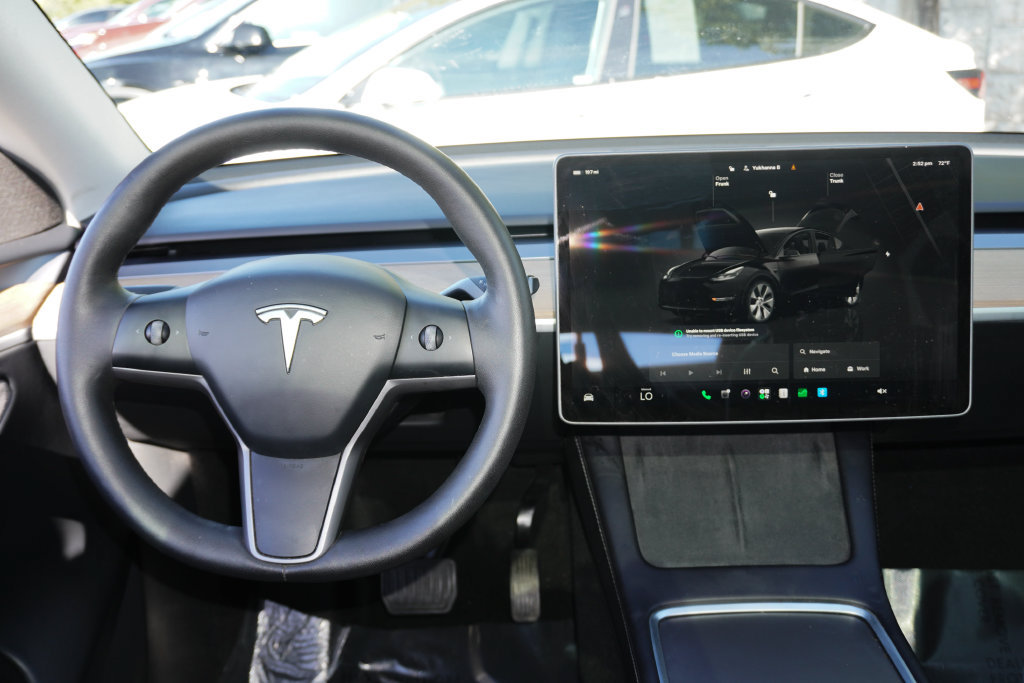 Used 2024 Tesla Model Y Long Range AWD/4WD image 2