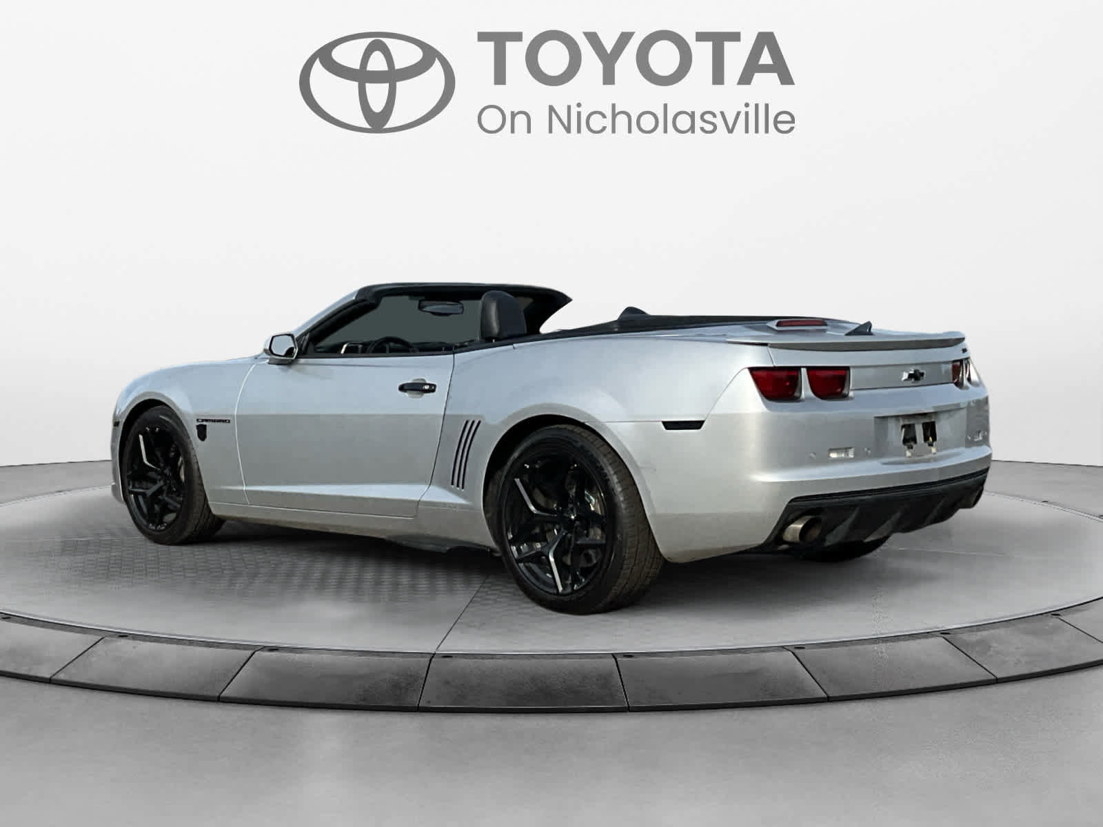 Used 2012 Chevrolet Camaro SS RWD image 3