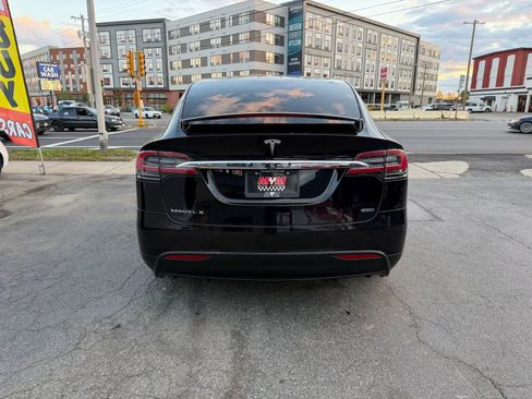 Used 2016 Tesla Model X 60D image 5