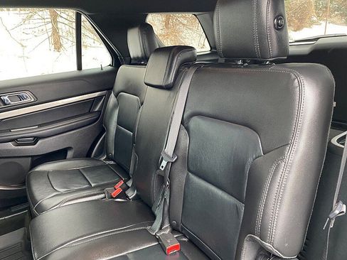 Certified 2018 Ford Explorer XLT w/ Equipment Group 202A image 34