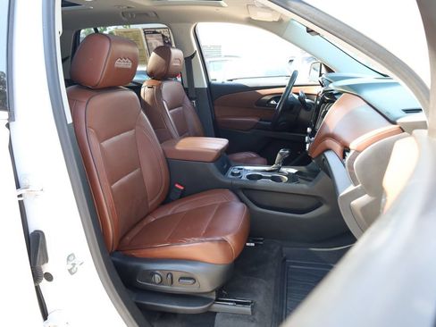 Used 2020 Chevrolet Traverse High Country w/ LPO, Floor Liner Package AWD/4WD image 25
