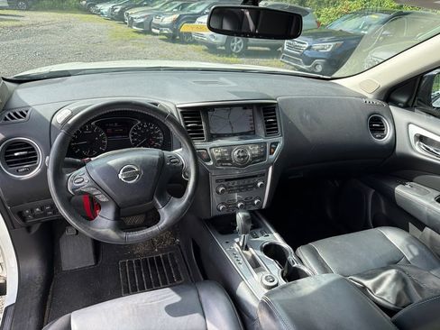 Used 2017 Nissan Pathfinder SL w/ SL Tech Package AWD/4WD image 3