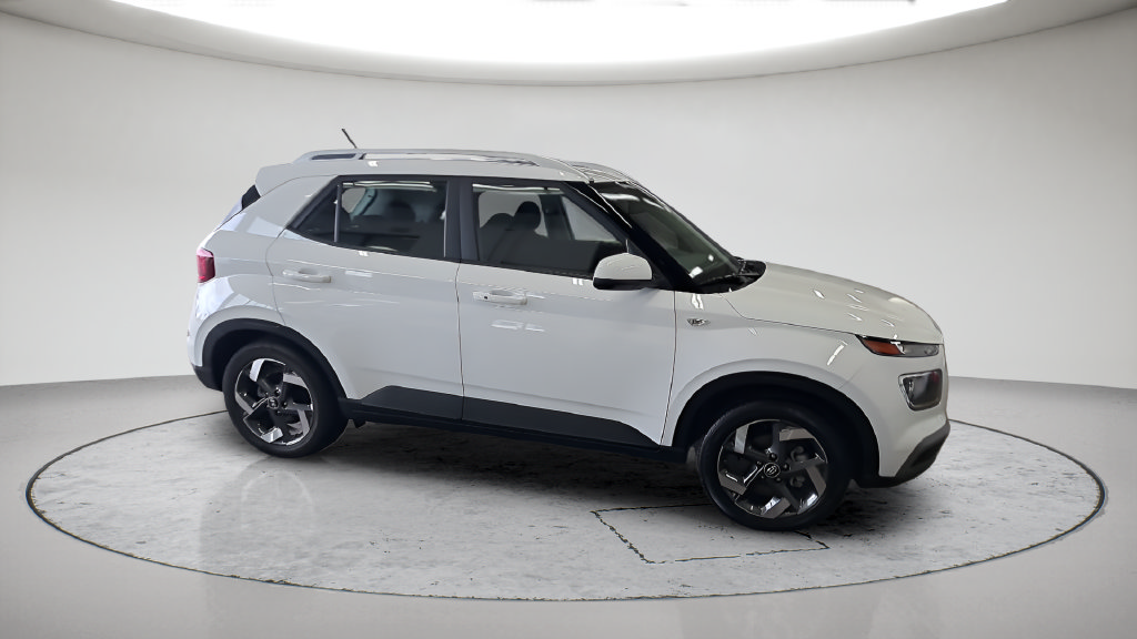 Used 2026 Hyundai Venue SEL FWD image 4