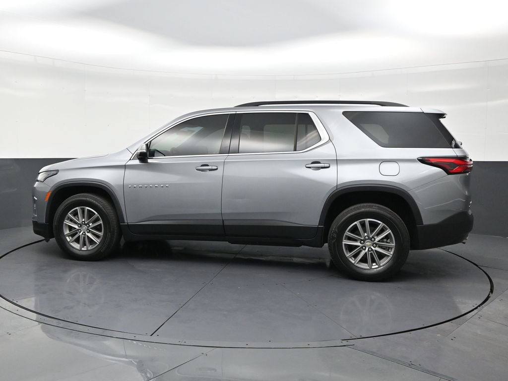 Used 2024 Chevrolet Traverse LT FWD image 2