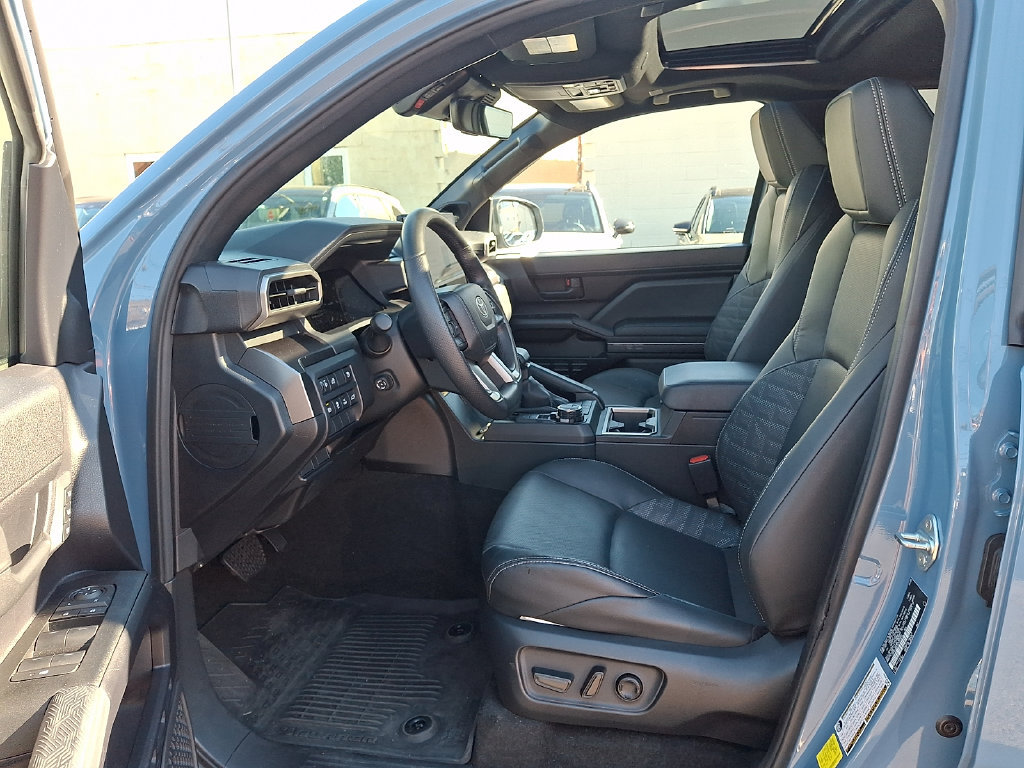 Used 2025 Toyota 4Runner TRD Off-Road Premium AWD/4WD image 13