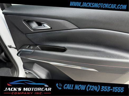 Used 2025 Chevrolet Traverse RS AWD/4WD image 17