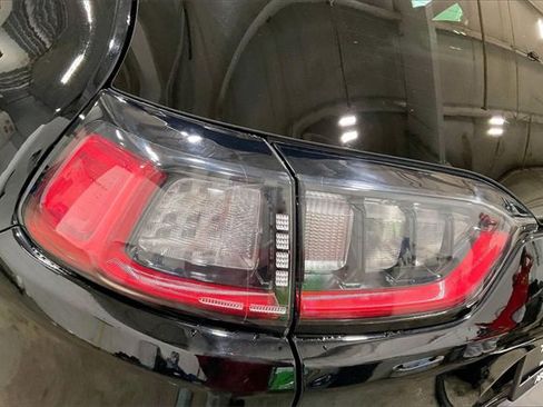 Used 2019 Jeep Cherokee Latitude Plus w/ Cold Weather Group image 30