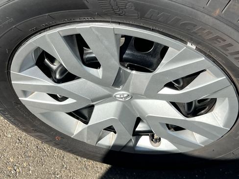 Certified 2024 Toyota Corolla Cross L image 17