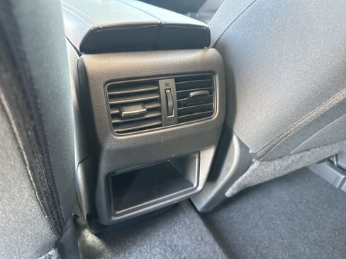 Used 2025 Nissan Rogue S AWD/4WD image 27