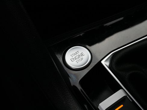 Certified 2024 Volkswagen Taos SE w/ Panoramic Sunroof Package image 29