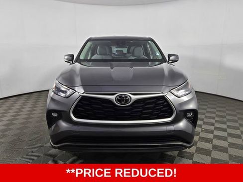 Used 2024 Toyota Highlander LE image 2