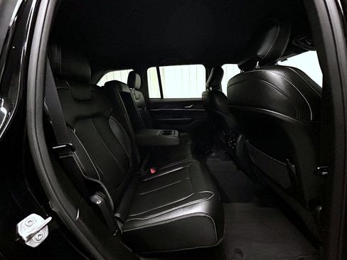 Used 2024 Jeep Grand Cherokee Limited w/ Black Appearance Package image 18