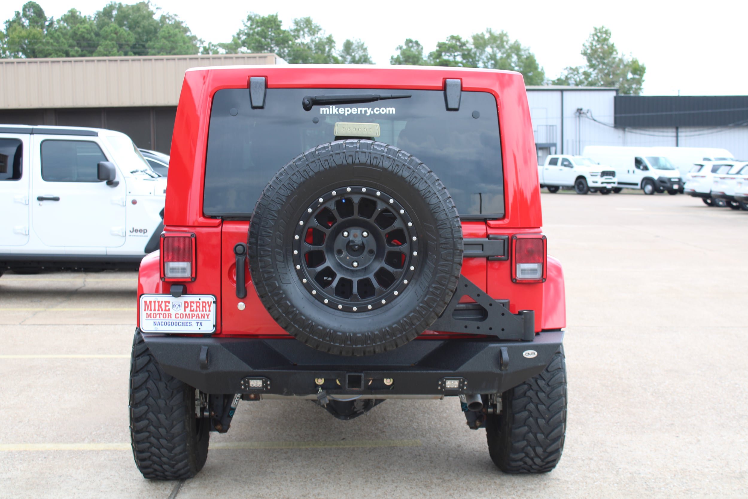 Used 2015 Jeep Wrangler Unlimited Rubicon w/ Connectivity Group AWD/4WD image 9