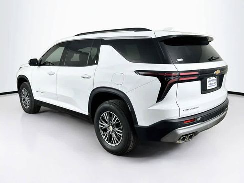Used 2025 Chevrolet Traverse LT w/ Driver Confidence Package FWD image 4