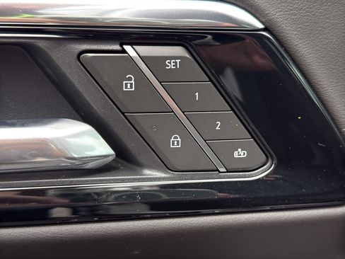 New 2025 Chevrolet Tahoe High Country AWD/4WD image 12