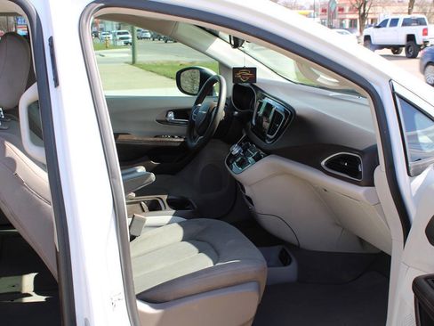 Used 2017 Chrysler Pacifica Touring Plus w/ Tire & Wheel Group image 51