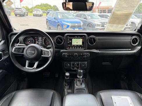 Used 2019 Jeep Wrangler Unlimited Sahara AWD/4WD image 31