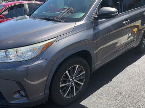 Used 2018 Toyota Highlander XLE FWD image 4