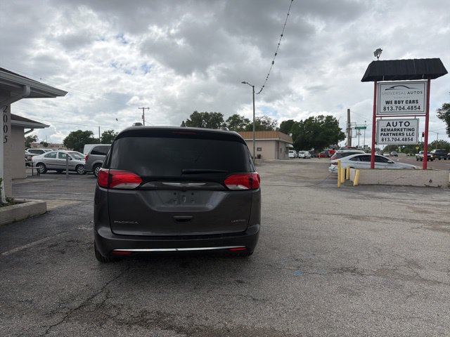 Used 2020 Chrysler Pacifica Limited FWD image 5