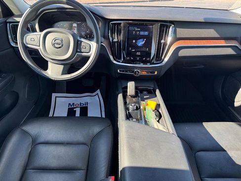 Used 2022 Volvo S60 B5 Momentum w/ Premium Package image 11