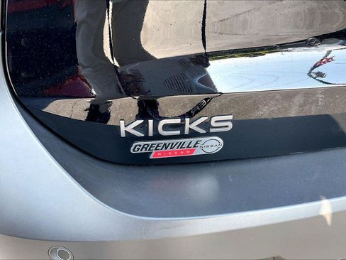 Certified 2025 Nissan Kicks SV FWD image 9