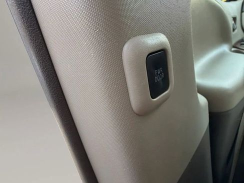 Used 2012 Toyota Sienna XLE w/ Entertainment Pkg FWD image 14